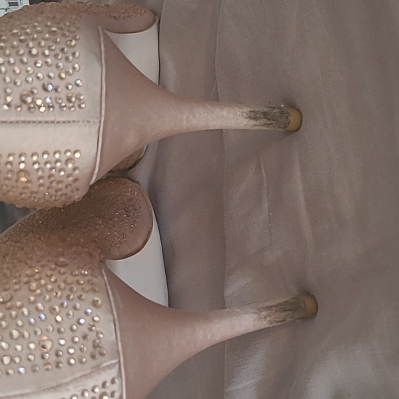 Shoes - Picture 6 of 8